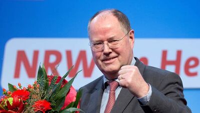Steinbrück will einenPolitik- und Regierungswechsel in Deutschland (Foto dpa)
