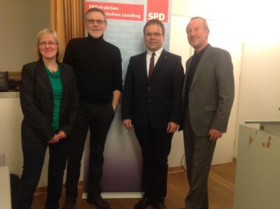S. Hammerschmidt, G. Merz(MdL), T. Gremmels (MdL), M. Reuter (Bgm.)