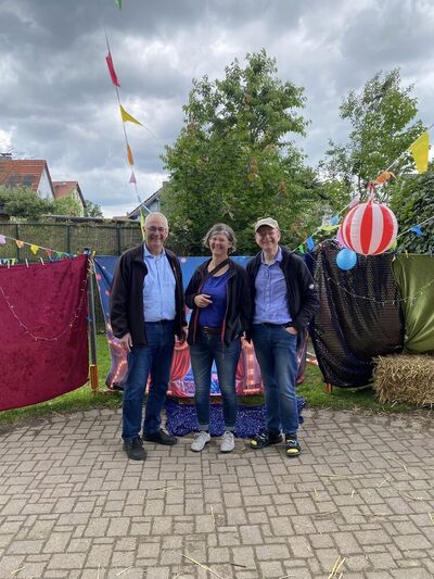 Waren begeistert vom Zirkus: (v.l.) Uwe Jäger, Katja und Tobias Geismann